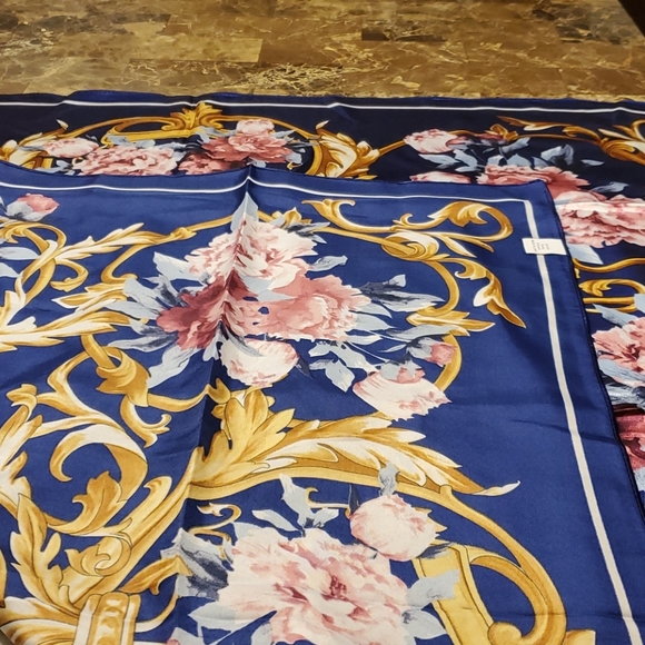 Scarf - Picture 2 of 2